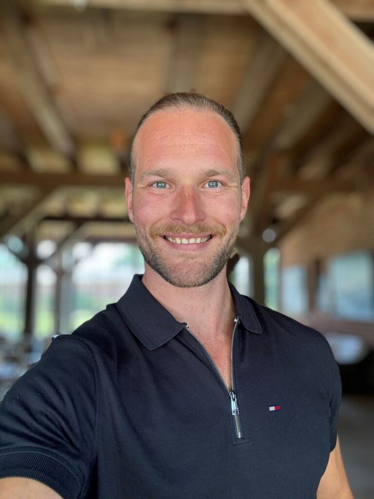 Porträt von Tim Hermle, Personal Trainer im Wellness Atelier Hermle